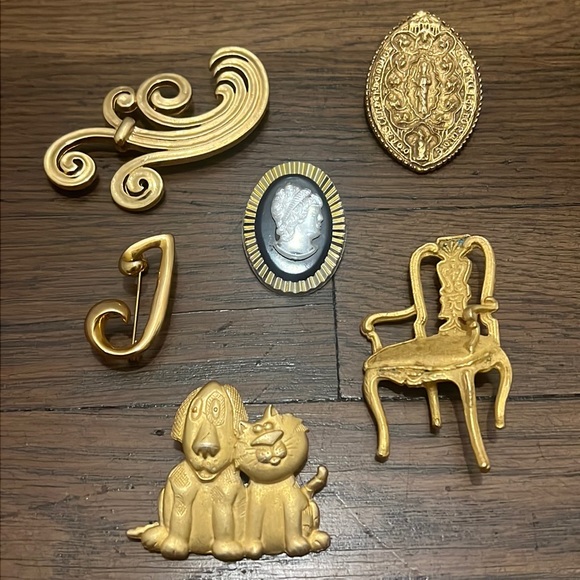 Pin Collection - Picture 2 of 8